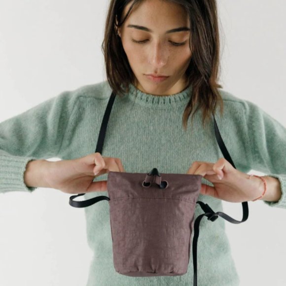 BAGGU Handbags - NWT BAGGU Mini Nylon Bucket Bag PEPPERCORN